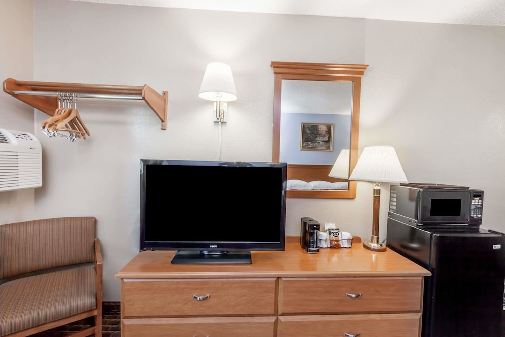 Super 8 By Wyndham Johnstown/Gloversville 29/32