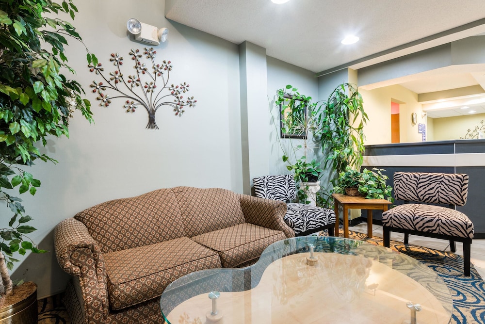Microtel Inn And Suites Riverside 24/33