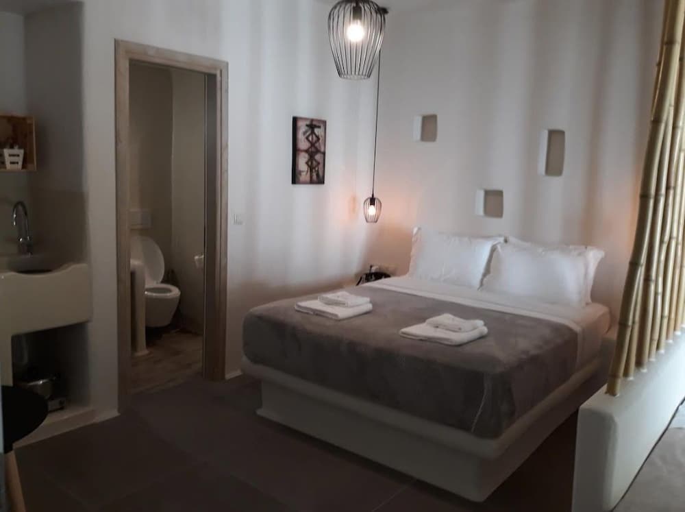 Ampelos Suites 7/30
