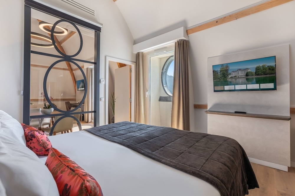Lake, Prestige, Suite