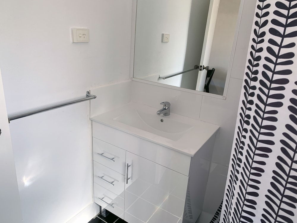 Baths Motel 12/33