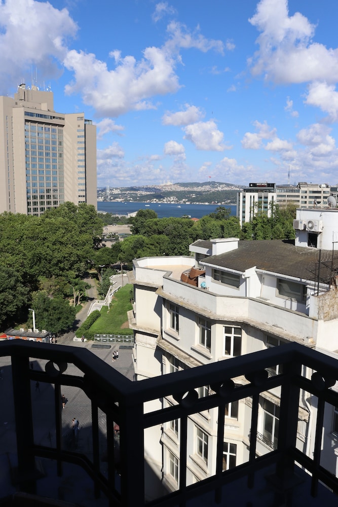 Taksim Riva Hotel 50/56