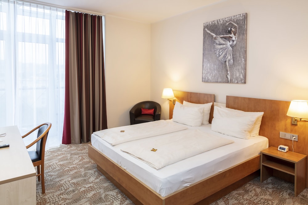 Standard, 1 Double and 1 Single Bed, Convertible Double Bed, Sofa, Kitchenette