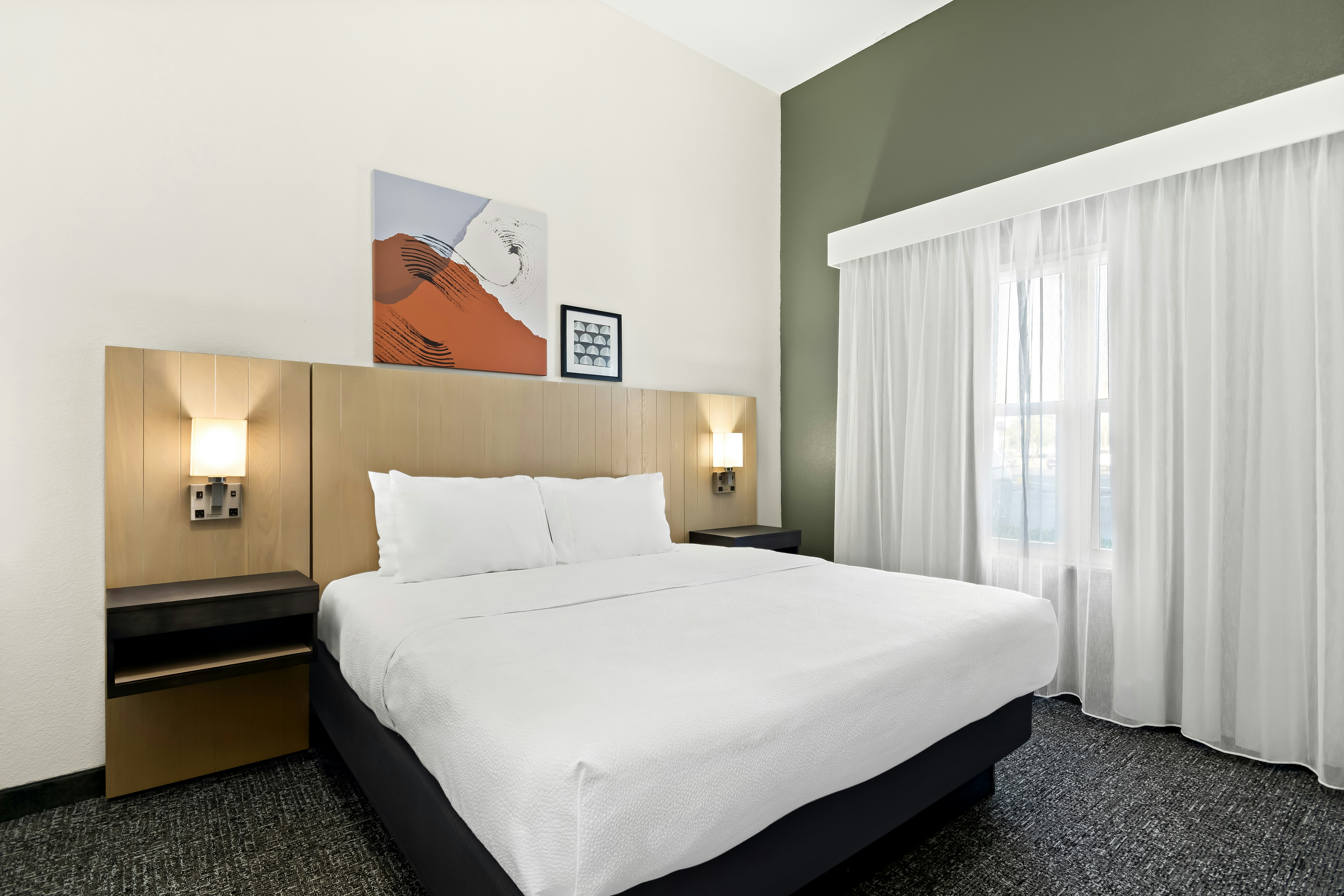 SUITE, KING BED
