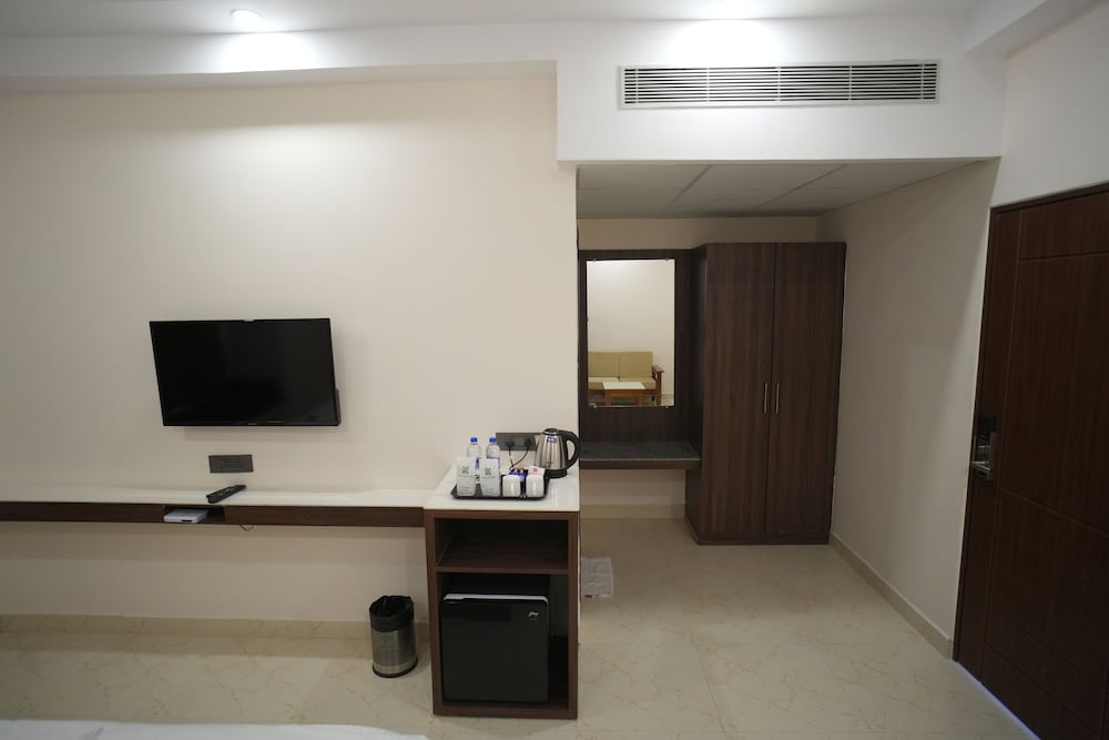 Hotel Seasons 13/16