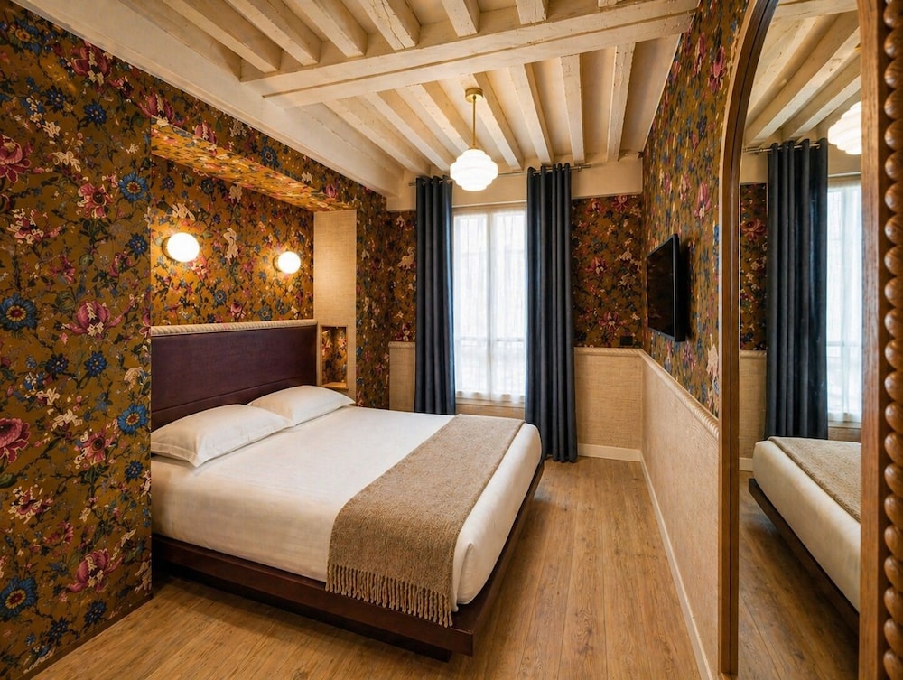Hotel de Notre Dame Maitre Albert 12/65