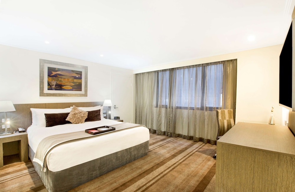 RYDGES WORLD SQUARE 16/66