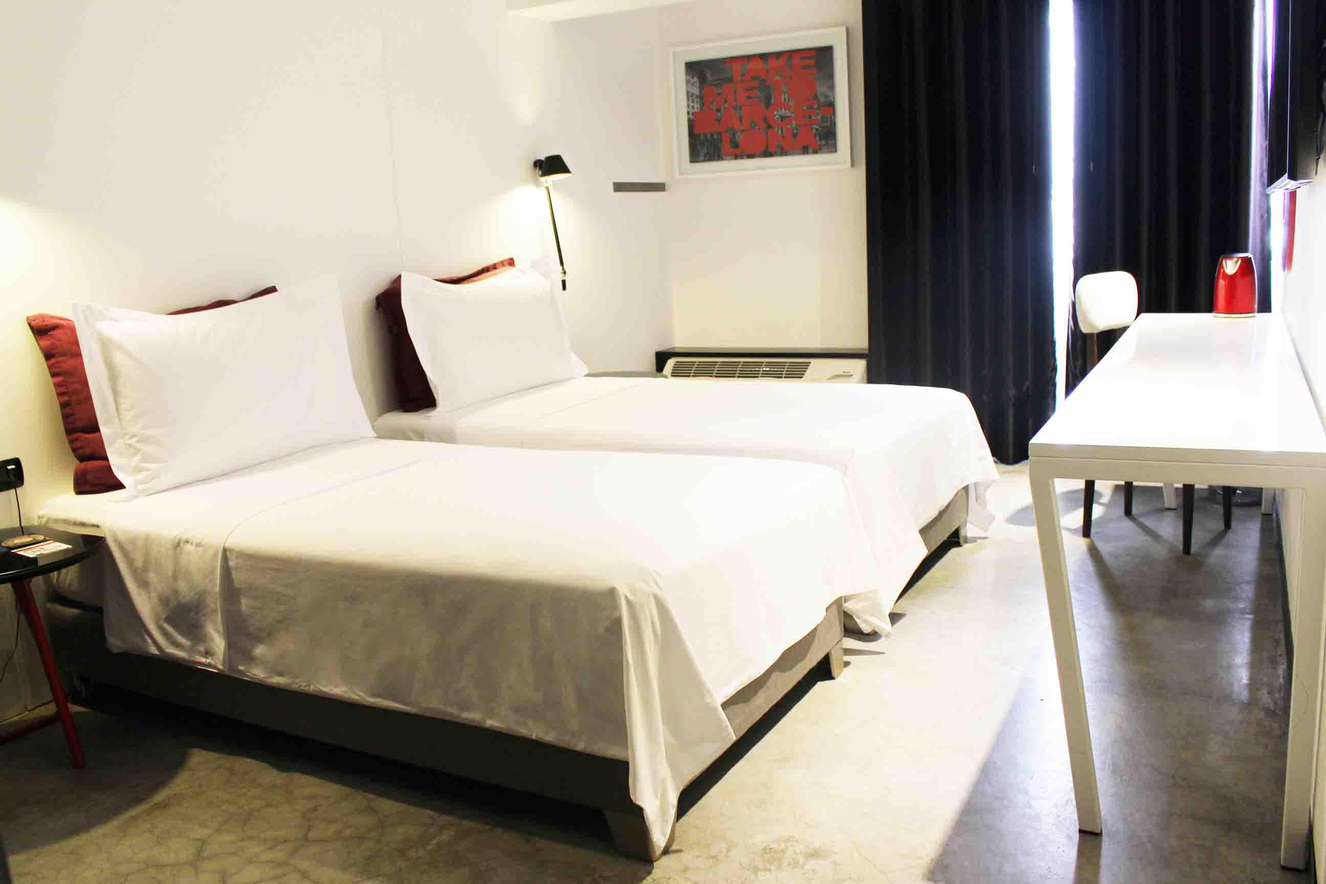 CITY, TWIN BEDS