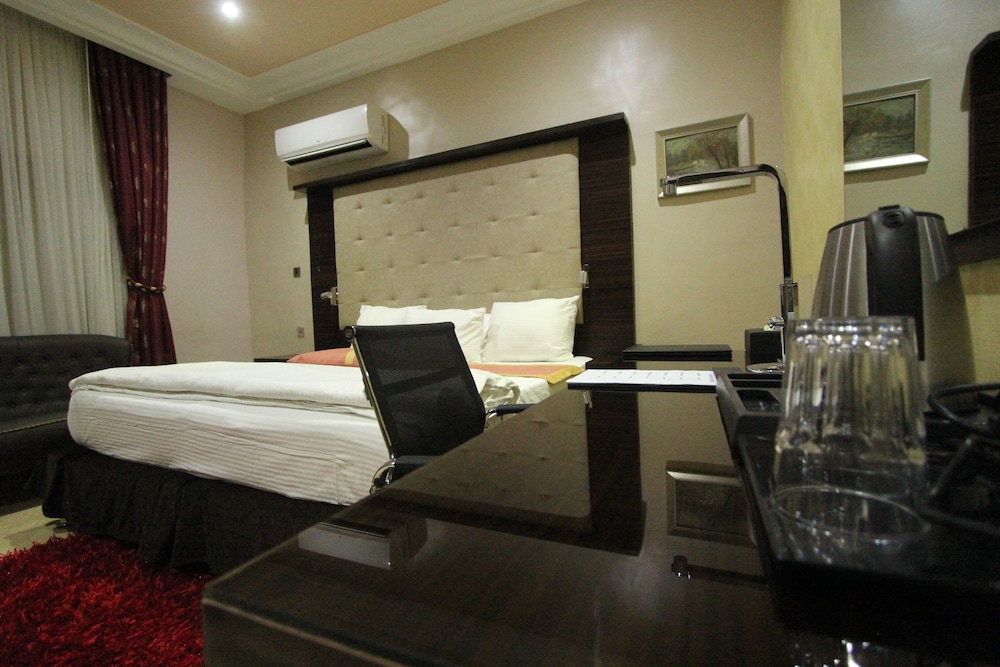 Eterno Hotels Limited 15/32