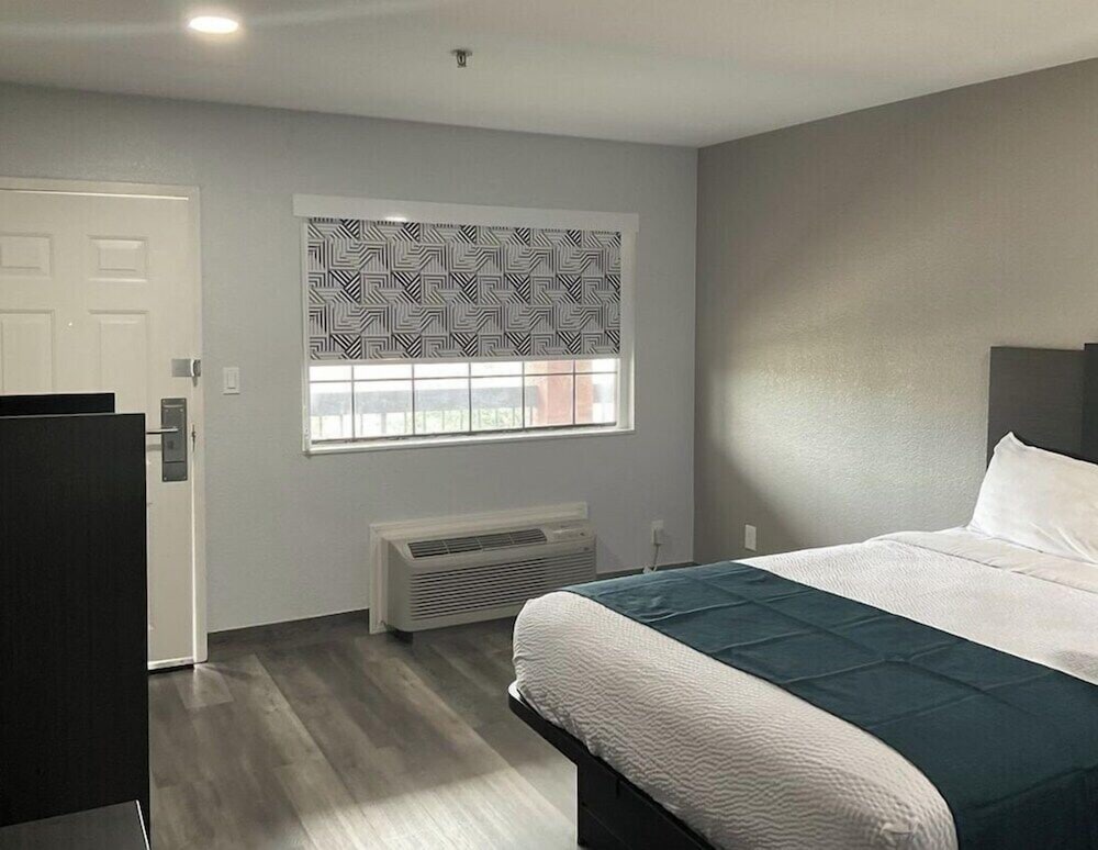Studio6 Suites Brenham, TX 6/47