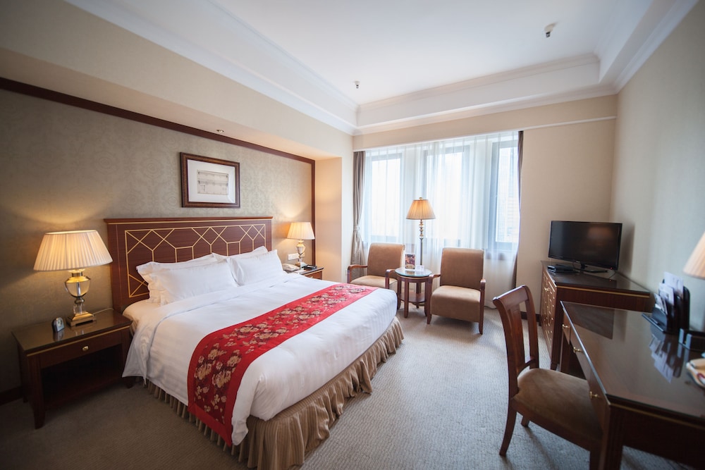 SUPERIOR, QUEEN BED