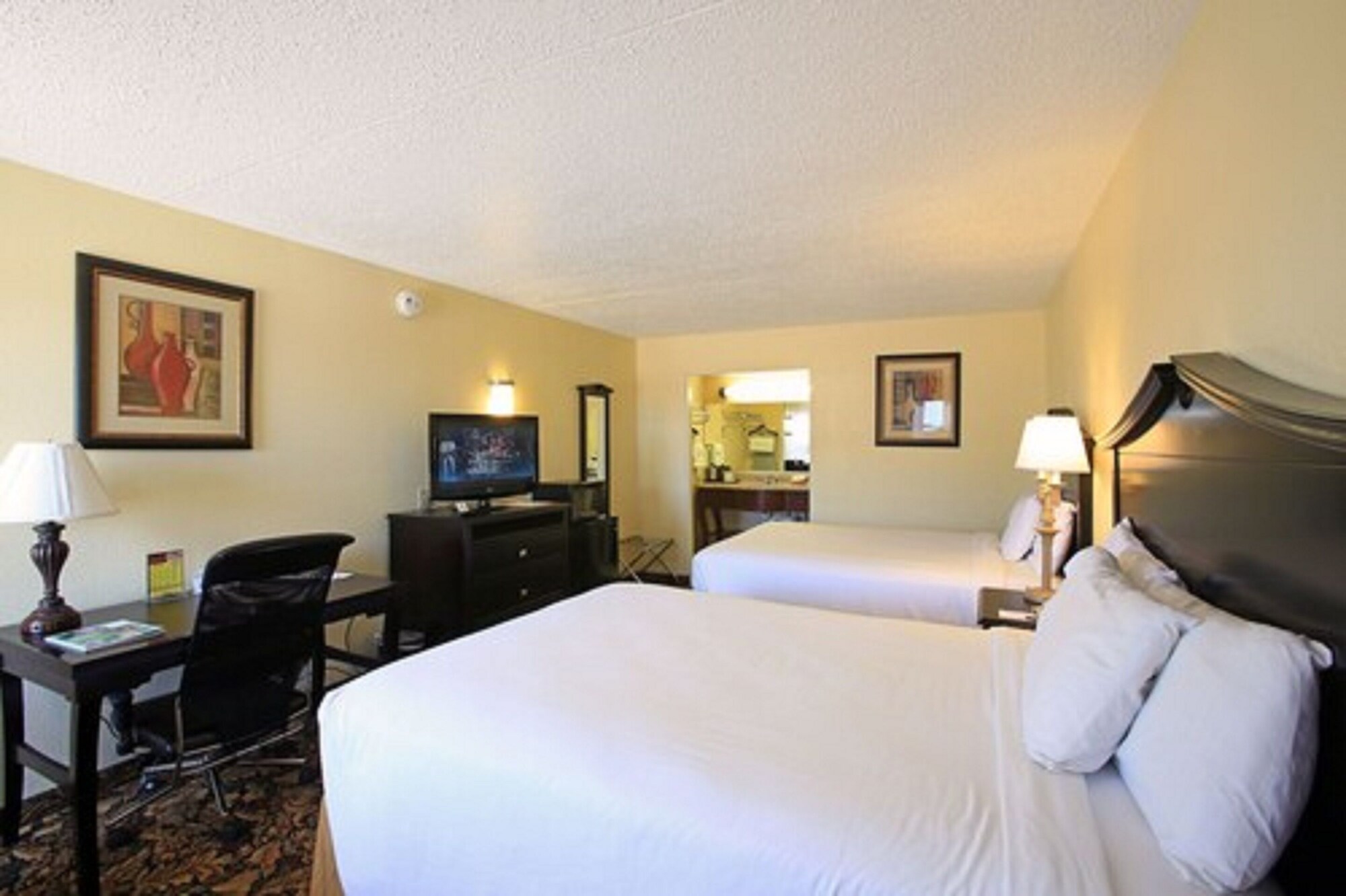 غرفة بسريرين مزدوجين، Plaza Inn 2/3