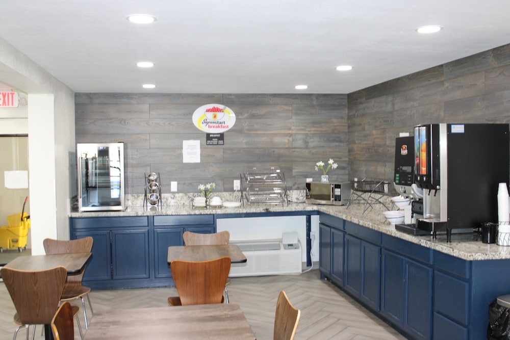 Super 8 by Wyndham Morganton 5/50