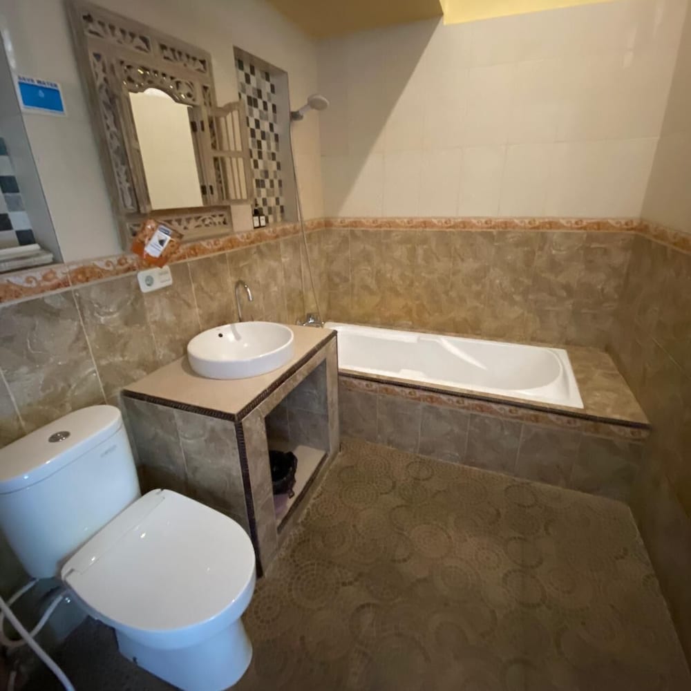 Dukuh Village Homestay & Villas 70/72