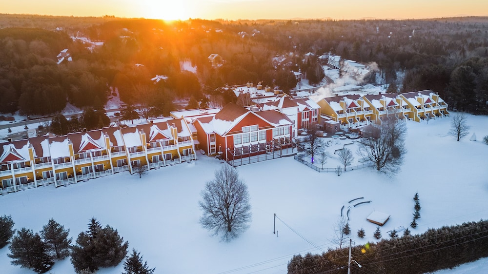 ESTRIMONT SUITES & SPA 60/61