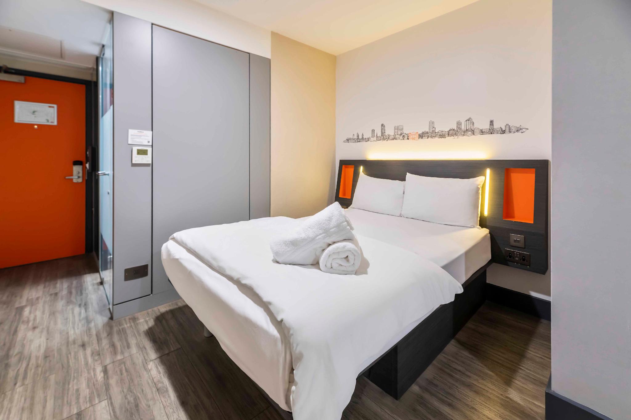 Family, Quadruple, 1 Double and 1 Single Bed, No Window