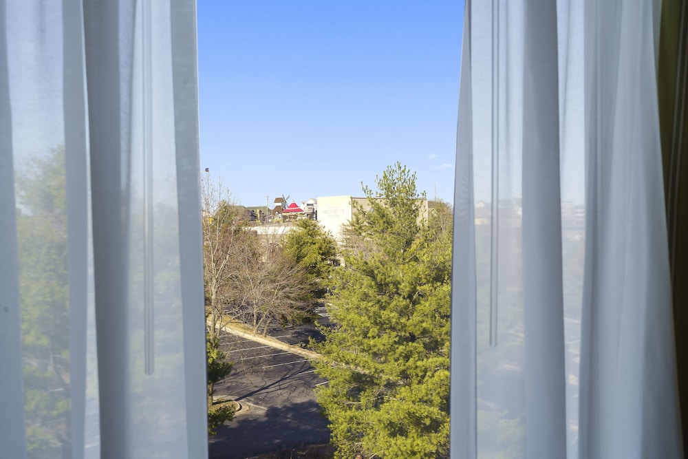 Thousand Hills Resort Hotel 45/50