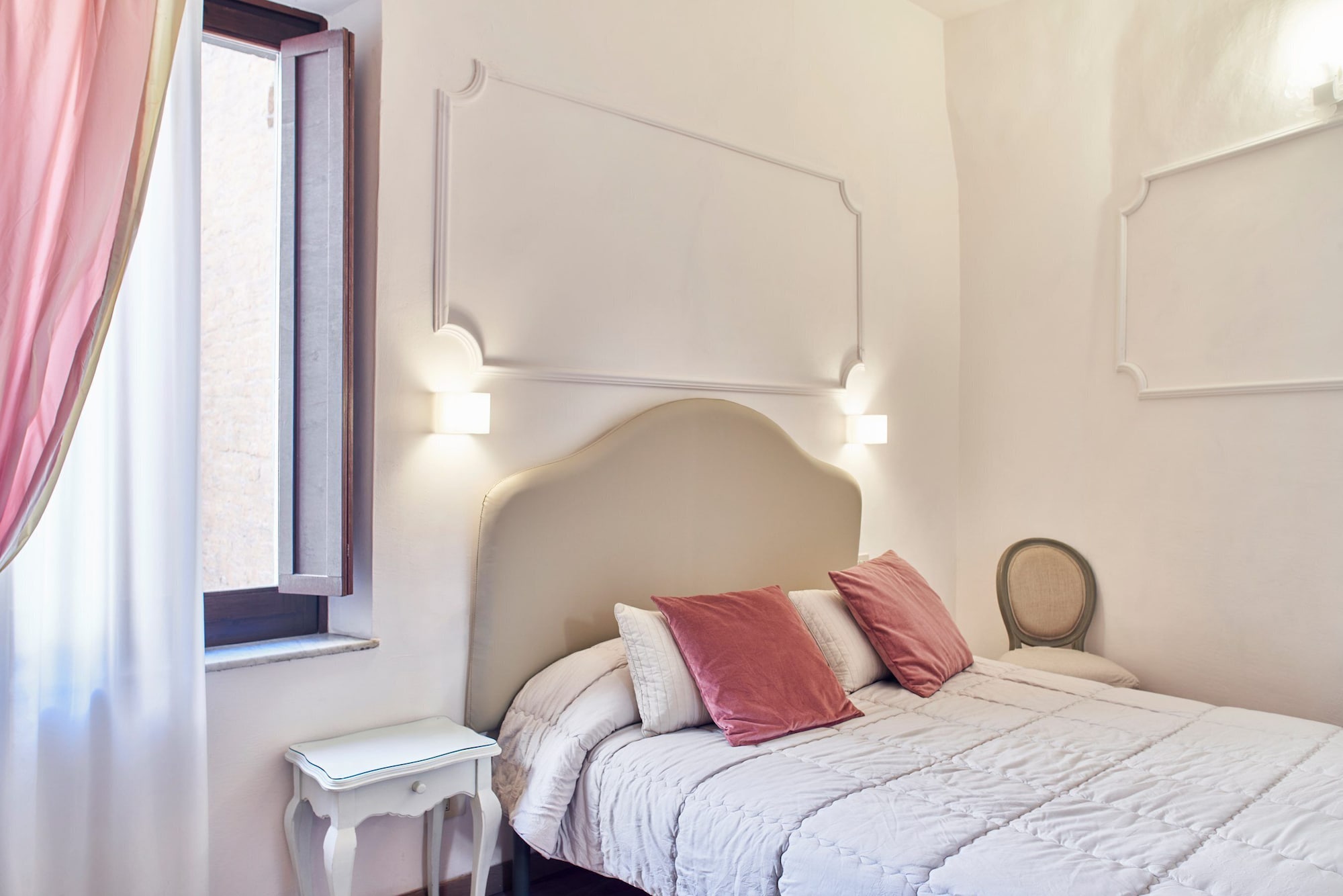 1 BEDROOM, STANDARD, PRIVATE BATHROOM, COURTYARD AREA