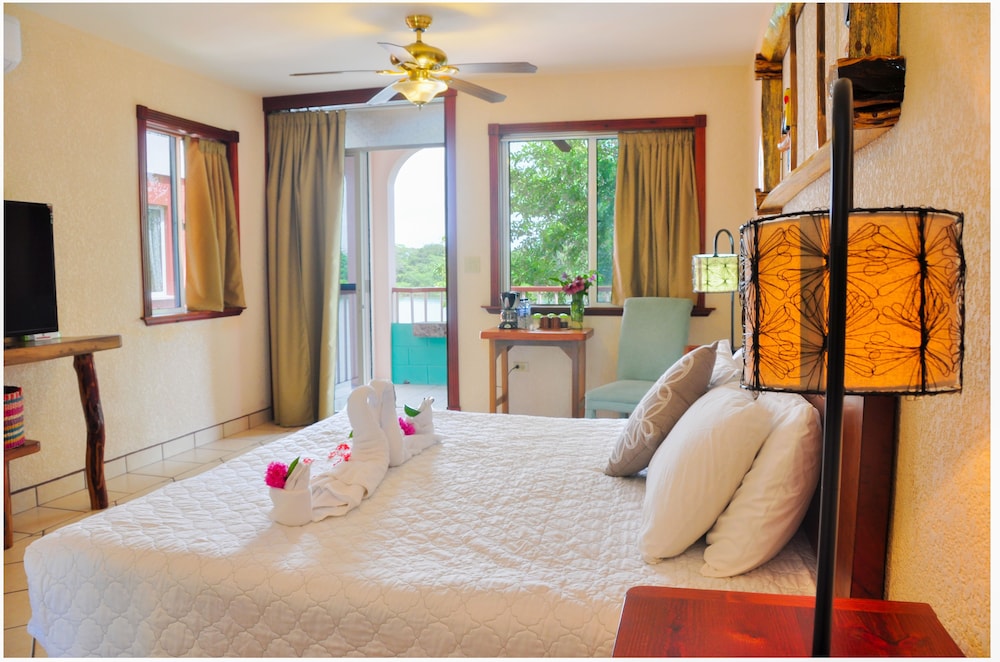 LAMANAI LANDINGS HOTEL AND MARINA 48/76