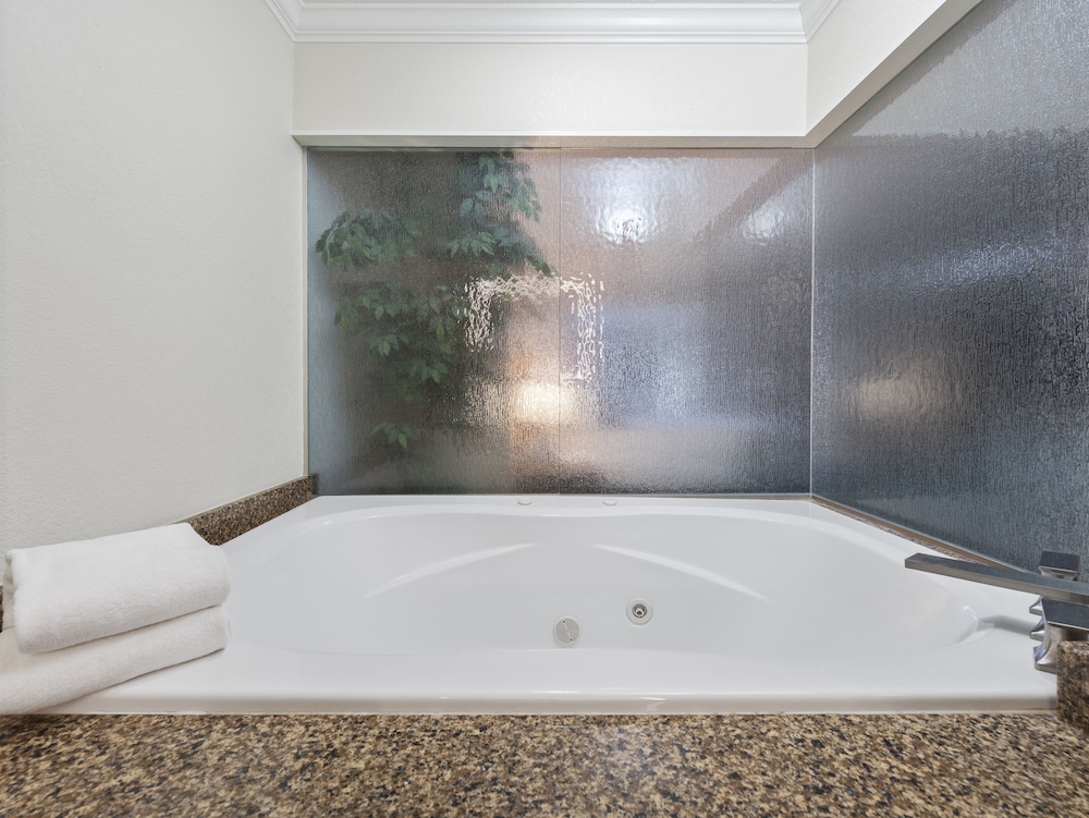 Cherry Tree Inn & Suites 50/51
