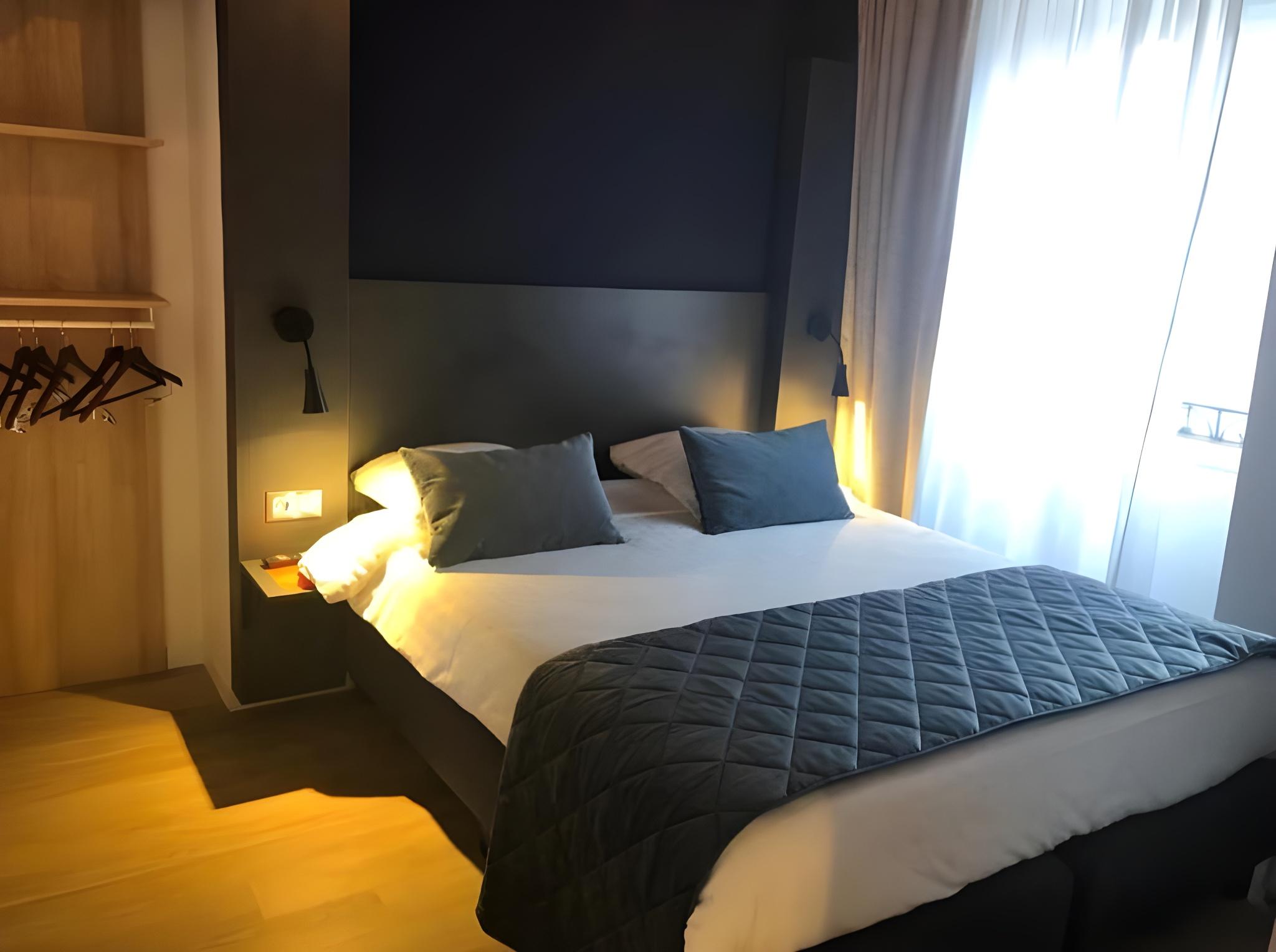 Superior, King Bed, Queen Bed