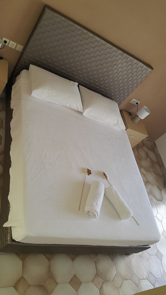 Maroula Blue Studios And Suites 15/70
