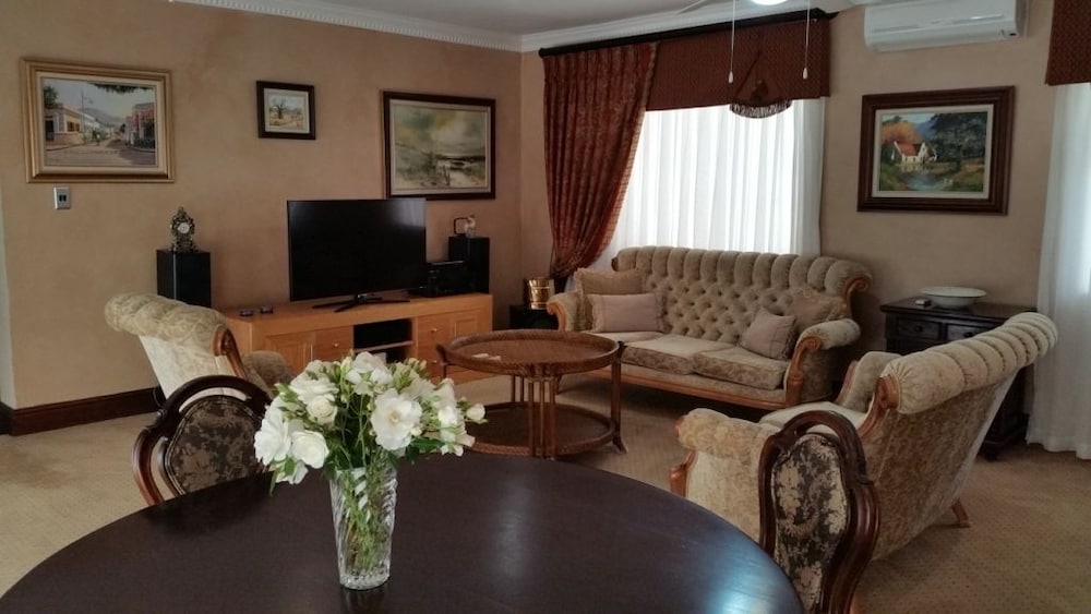Royal Ridge Guest House and Apartments 48/70