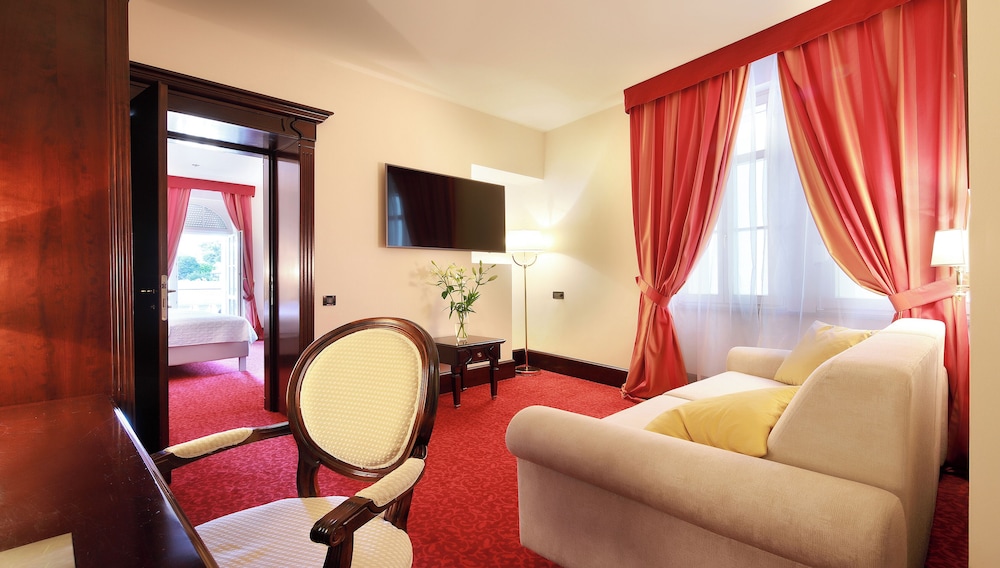 Arbiana Heritage Hotel 59/78
