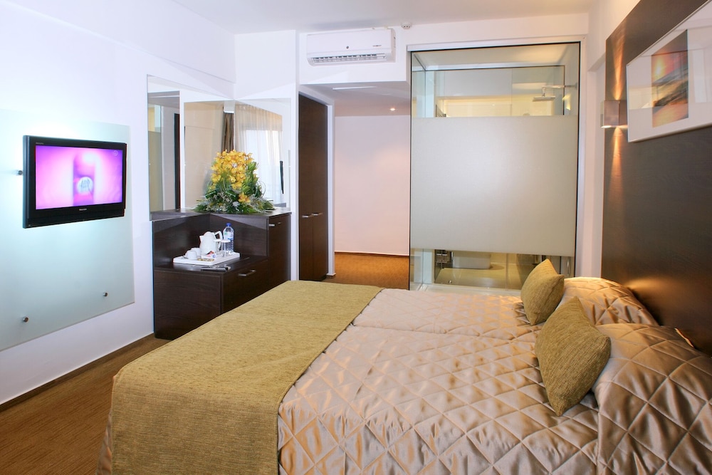 ibis Styles Larnaca Finikoudes Beach 5/32