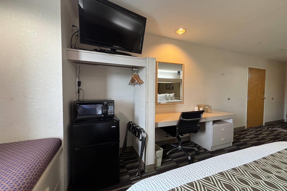 Microtel Inn Suites By Wyndham Champaign 58/68