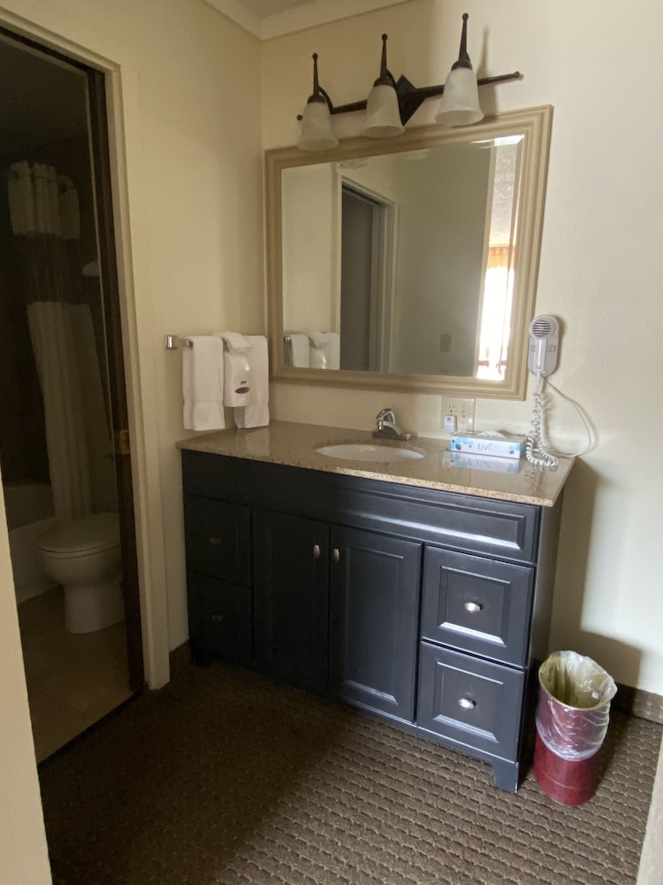 Snowshoe Motel 5/72