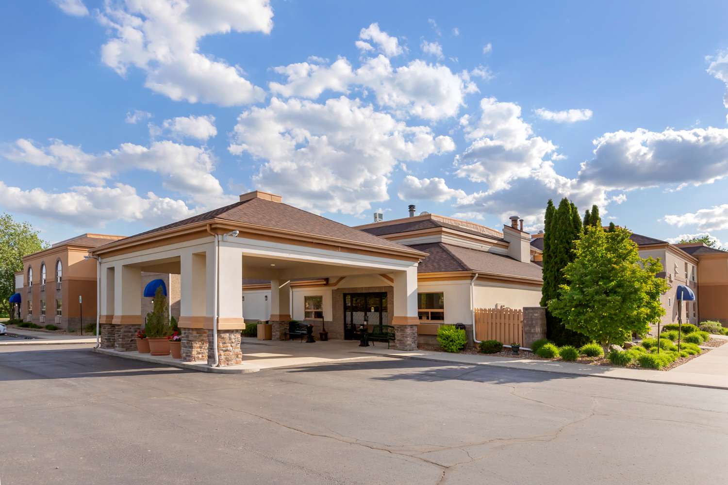 Best Western Davison Inn 41/43