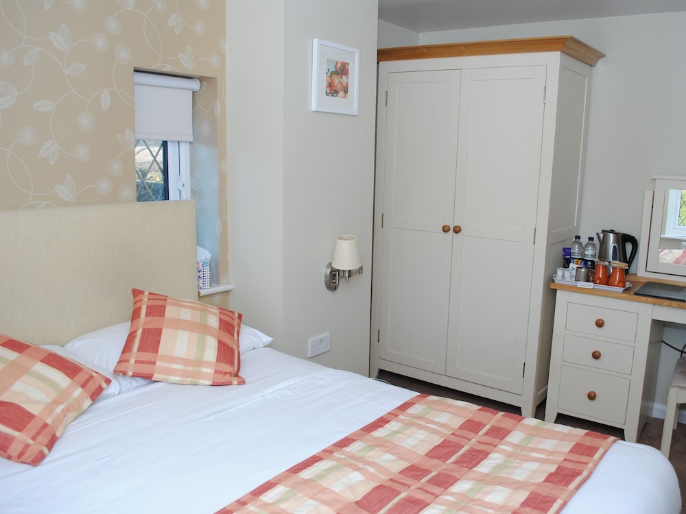 Marsham Arms Coaching Inn Hotel 13/65