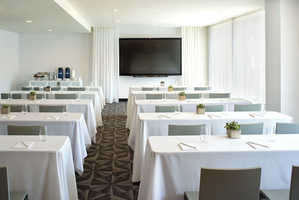 The Valorian Los Angeles, Curio Collection by Hilton 75/87
