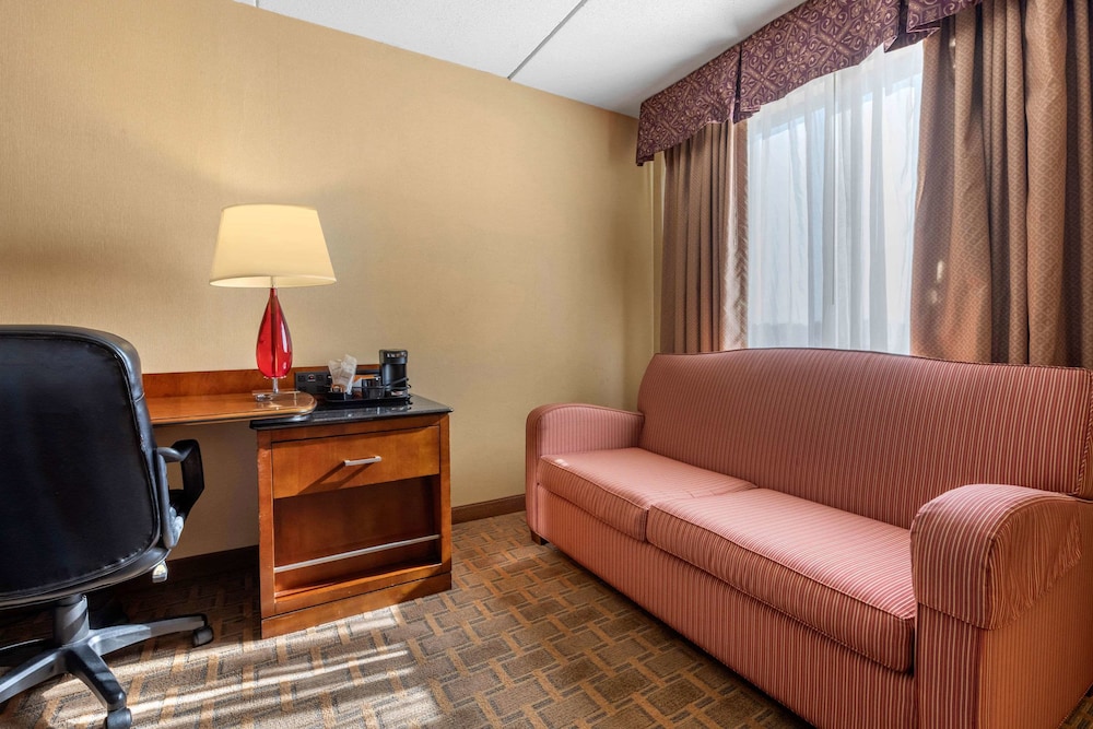 Clarion Hotel Conference Center On Lake Erie 14/43