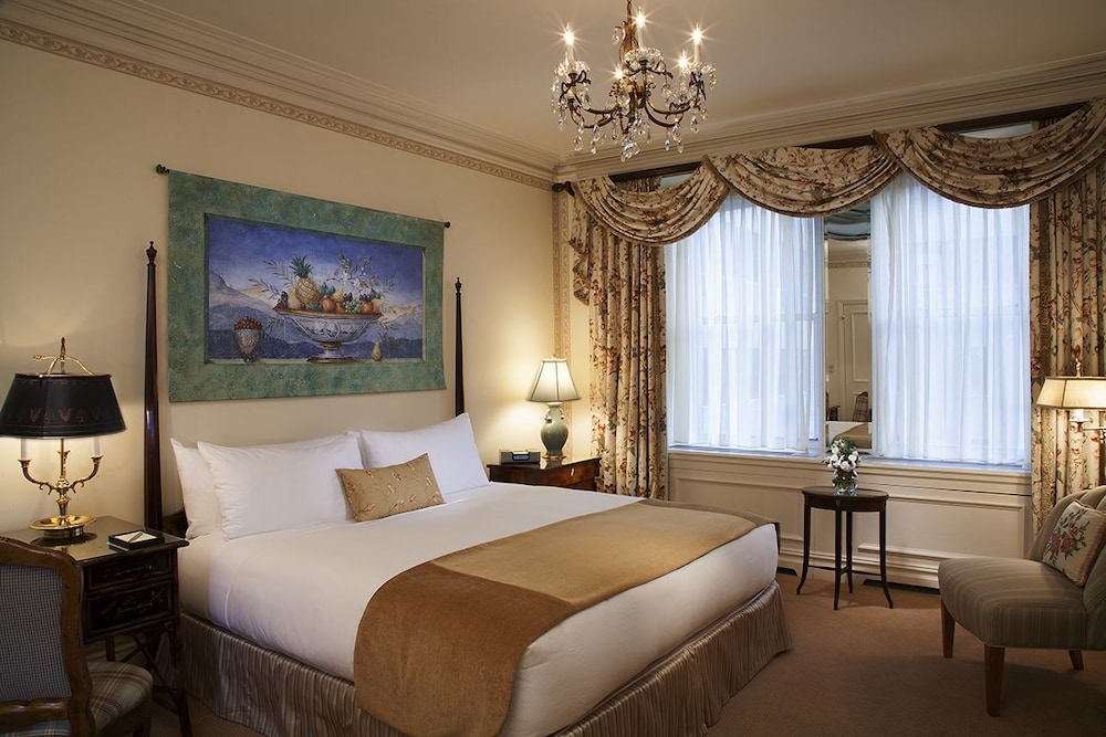 INTERIOR, SUITE