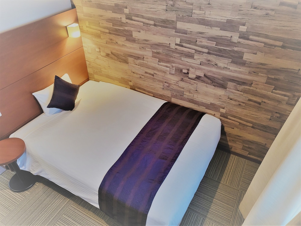 ROOM, SINGLE