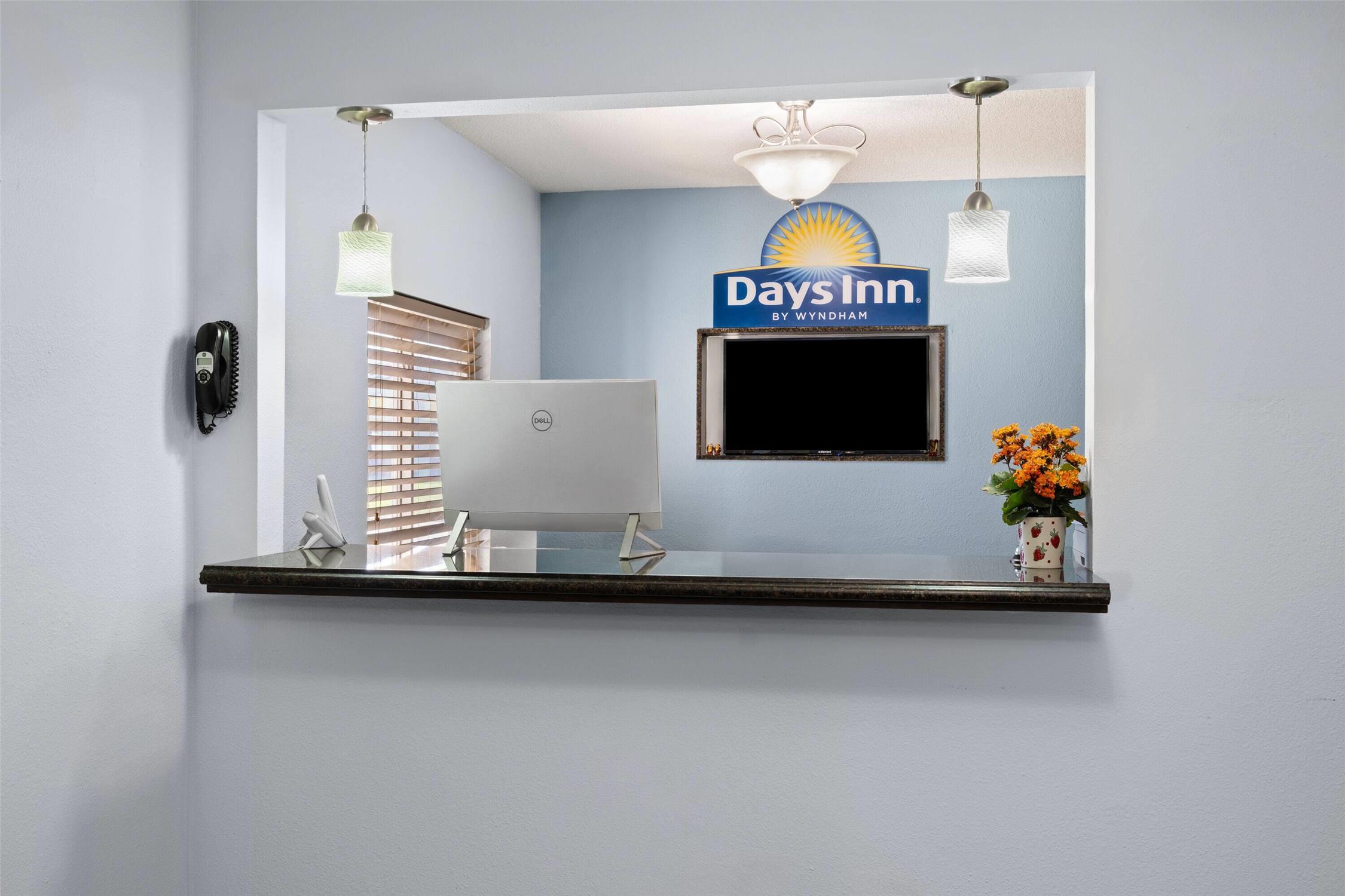 Days Inn by Wyndham Jamestown 8/37