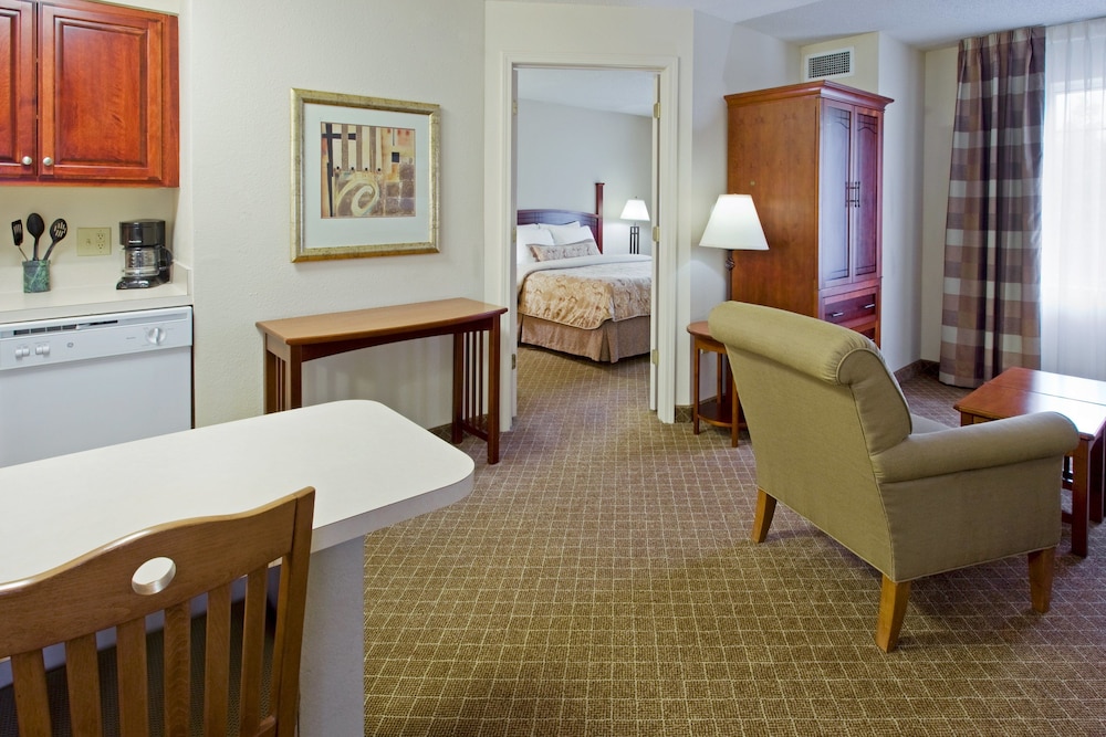 Staybridge Suites Cranbury-South Brunswick 40/75