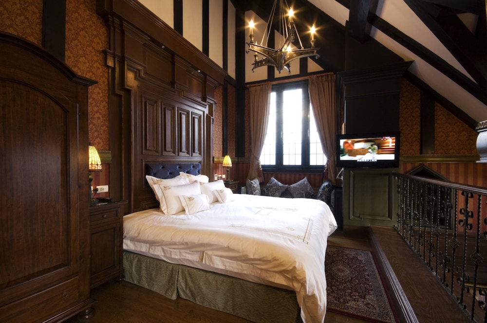 DELUXE, DOUBLE BED