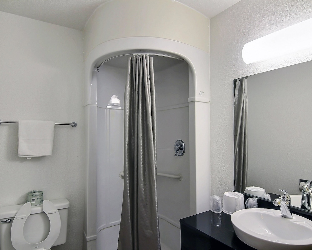 Motel6 Palmdale, CA 57/60