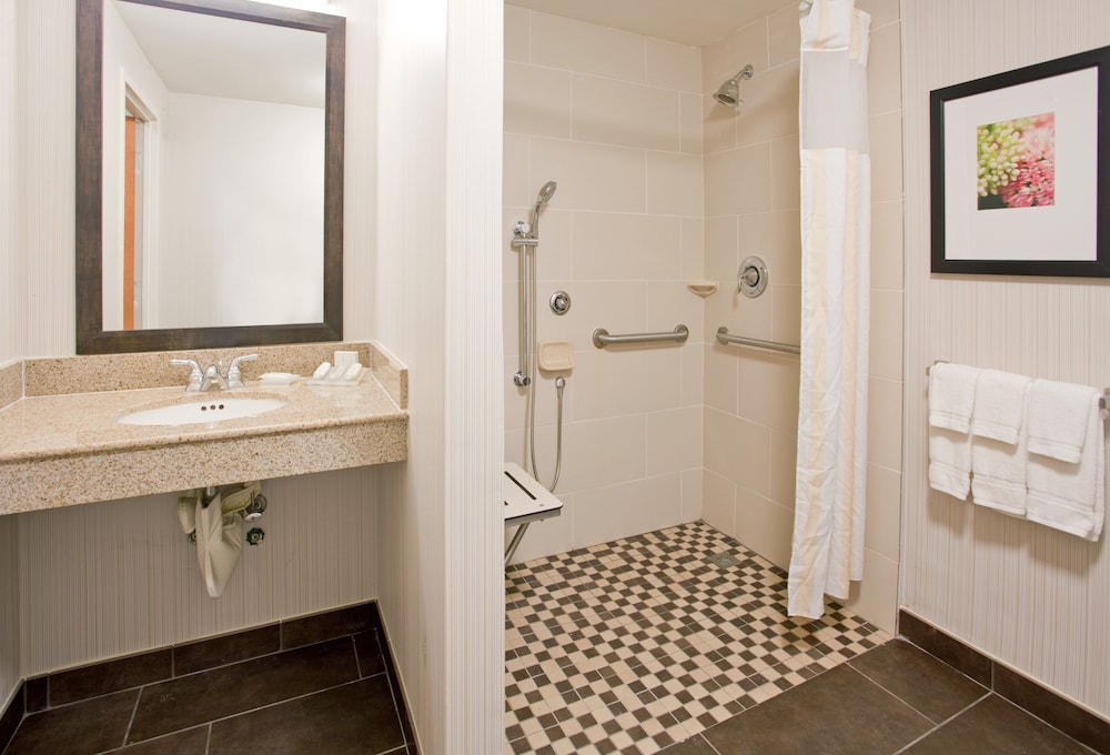 HILTON GARDEN INN SALT LAKE CITY AIRPORT 16/77