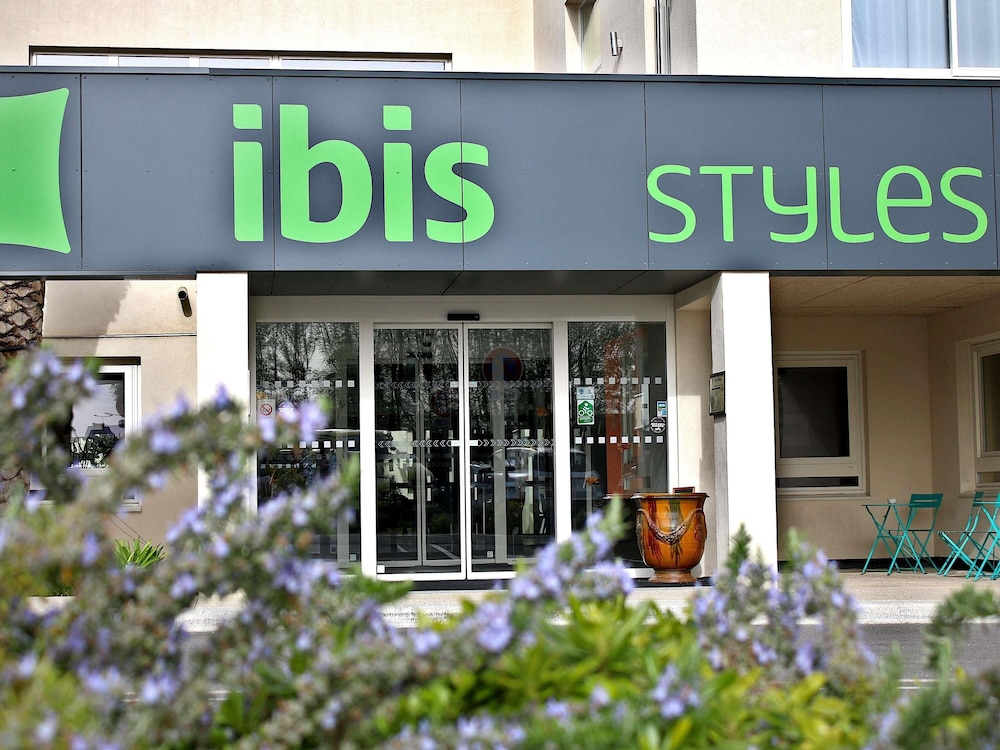 Ibis Styles Avignon Sud 2/64