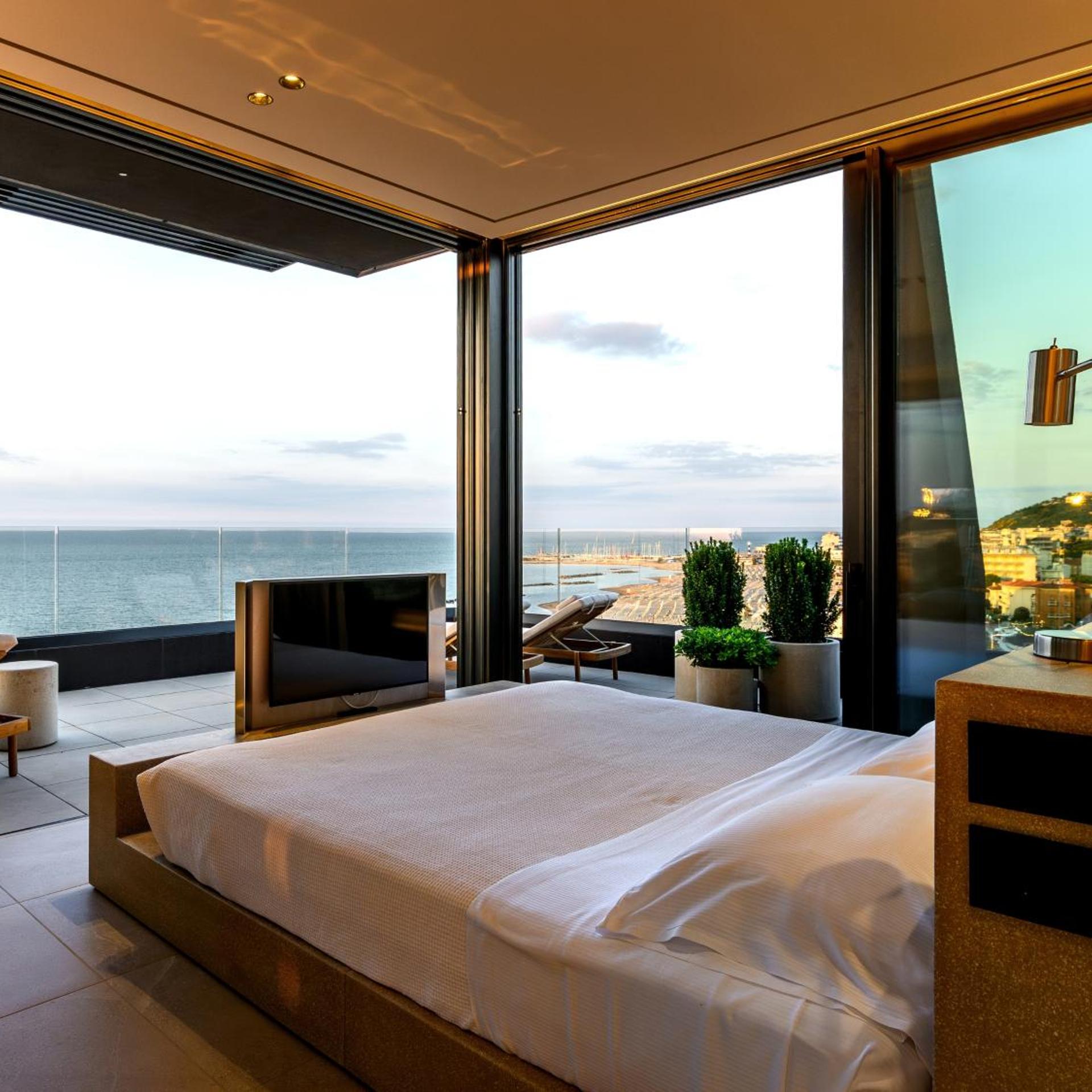 Palace, Penthouse
