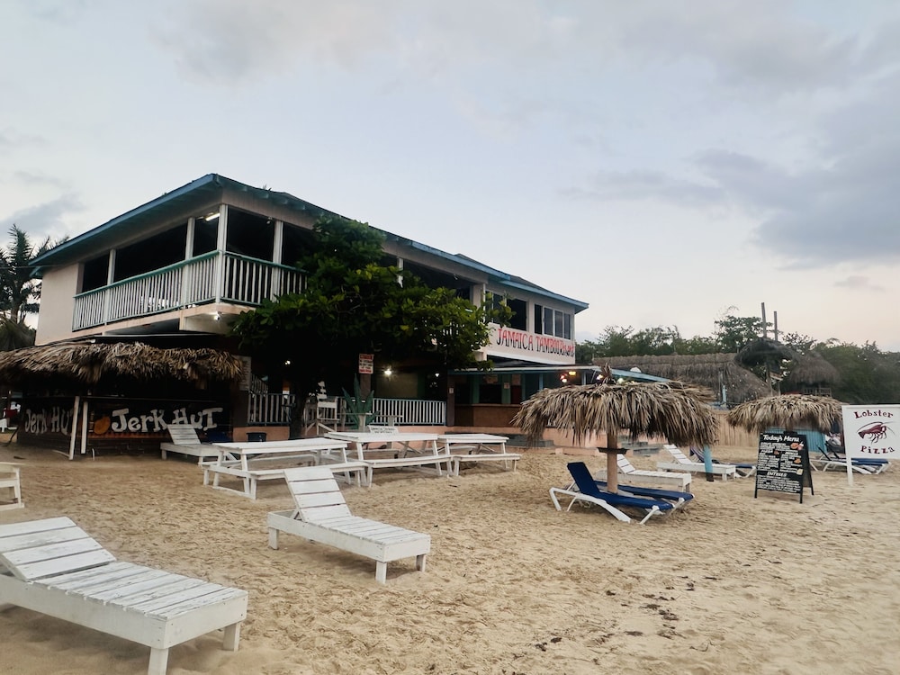 JAMAICA TAMBOO RESORT 14/23