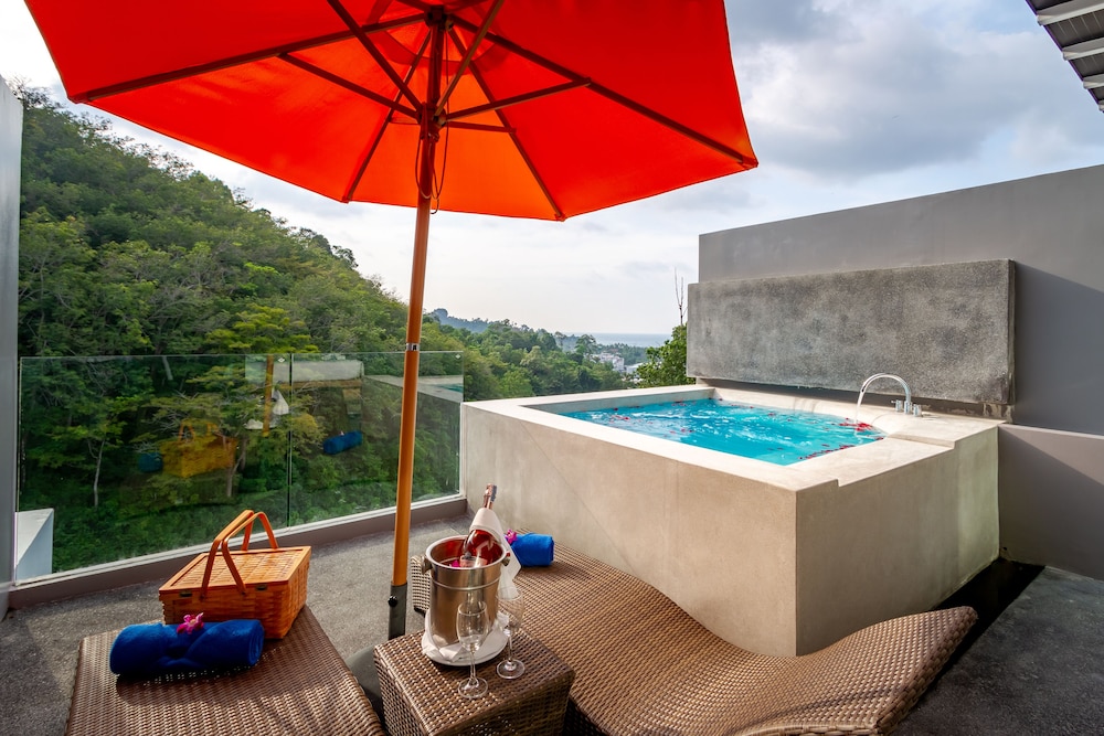 Patong Bay Hill Resort 54/70