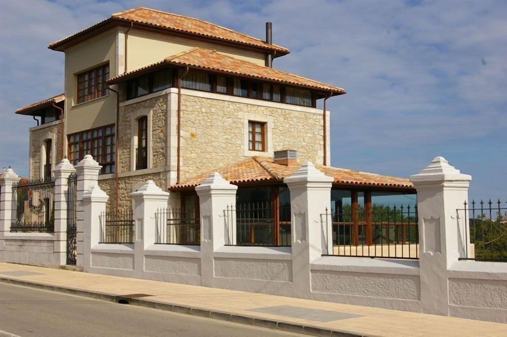 Villadesella Hotel 4/36