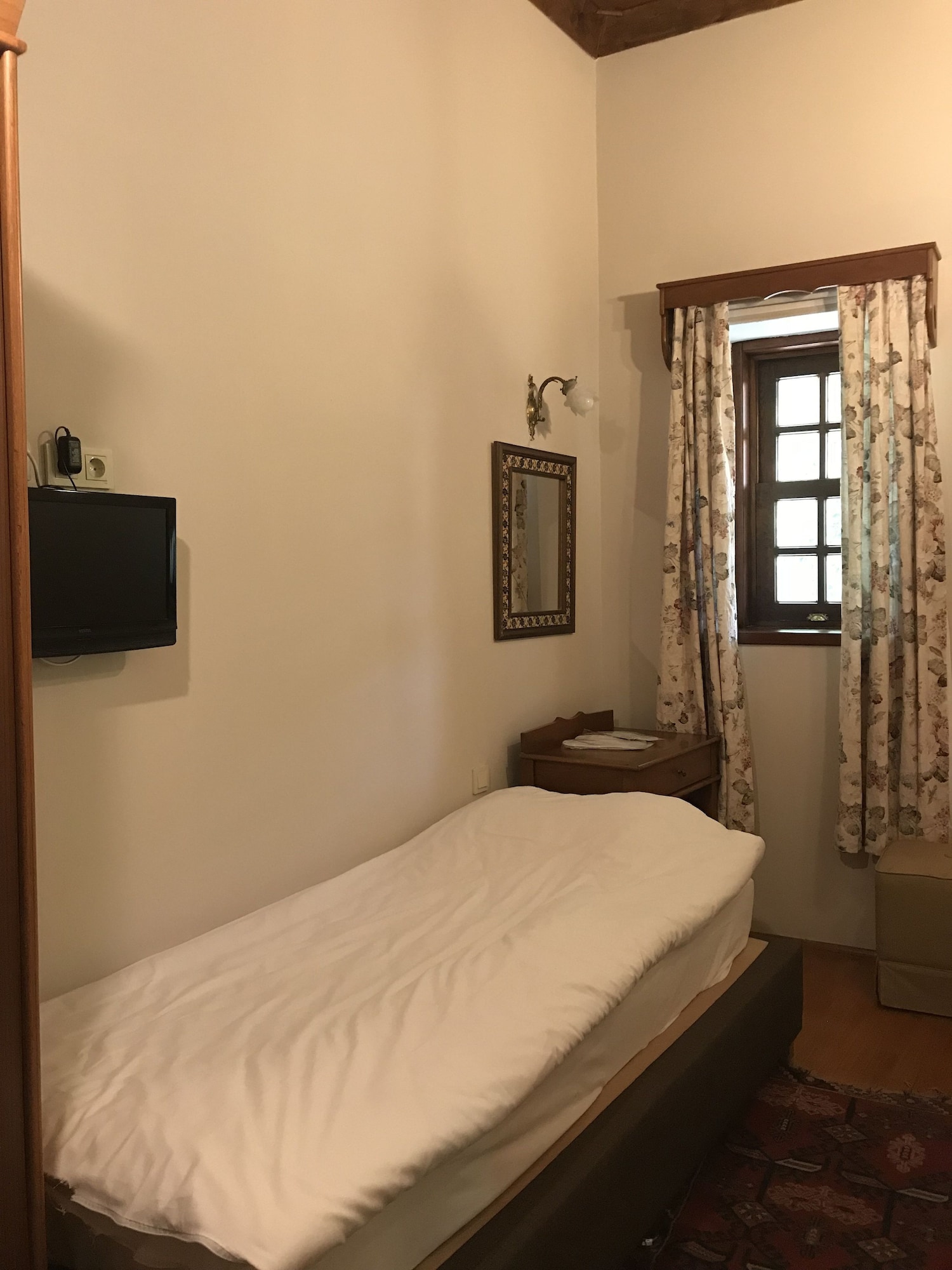 STANDARD, TRIPLE, MULTIPLE BEDS, COURTYARD VIEW