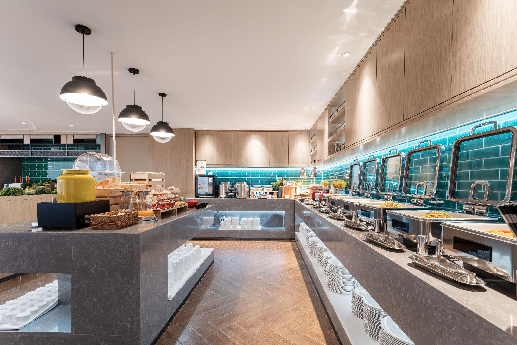 Ginza Jiayue Select Hotel (Lailulu Middle East Street Ginza Mall) 11/19