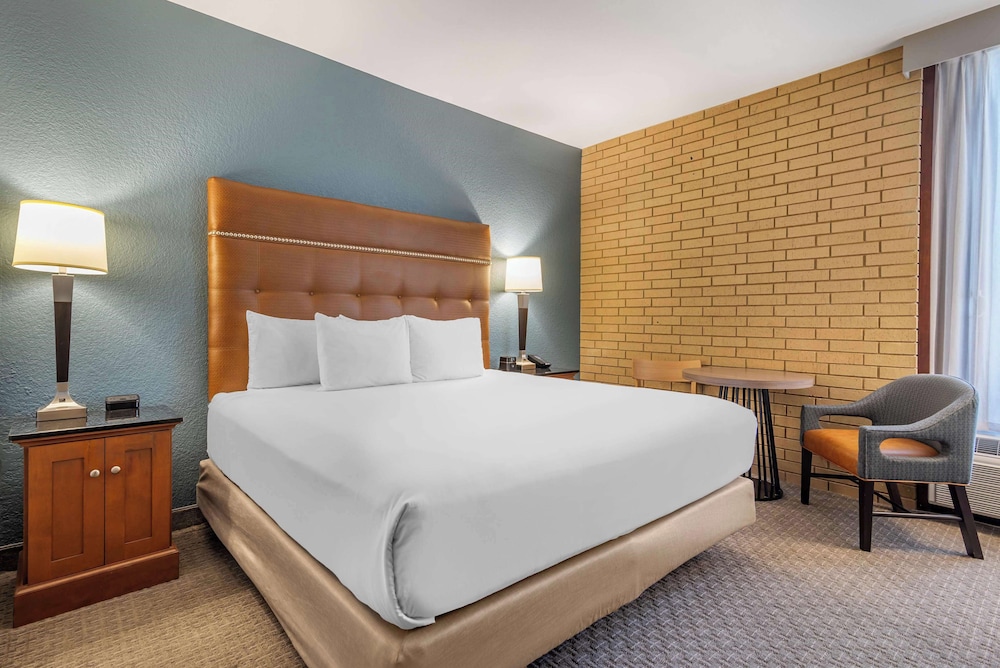 Drury Inn And Suites Atlanta Airport 12/50